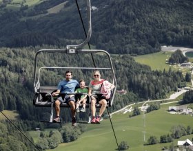 Chairlift ride up to Hennesteck, © jollyschwarz.com / heldenderfreizeit.com