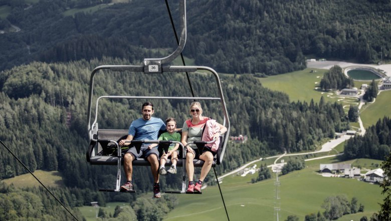 Liftfahrt auf's Hennesteck - Bergerlebnis für die ganze Familie, © jollyschwarz.com / heldenderfreizeit.com